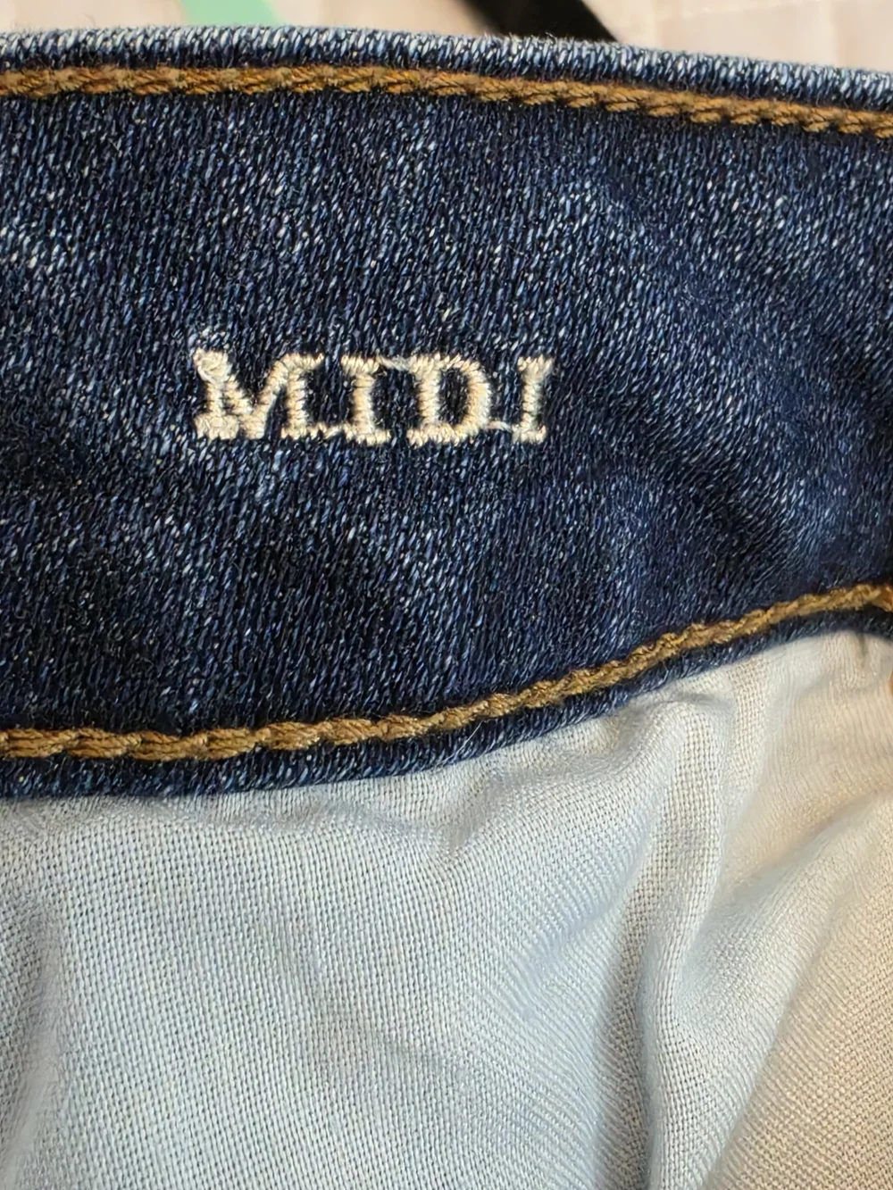 American Eagle Dark Blue Distressed Midi Shorts Mid Rise Denim Cut Off Womens 8 - Picture 7 of 8